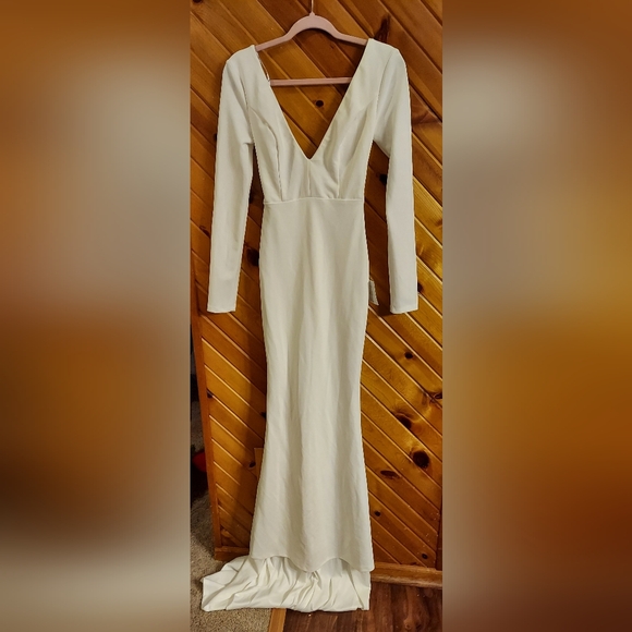 Extravagant Love White Backless Long Sleeve Ruched Maxi Dress - Xs - Picture 4 of 7